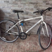 للبيع حجم 700 c قياس 28 مال بالة  نظيف وجاهز ركبة عريضة 7 سرع السعر 12...