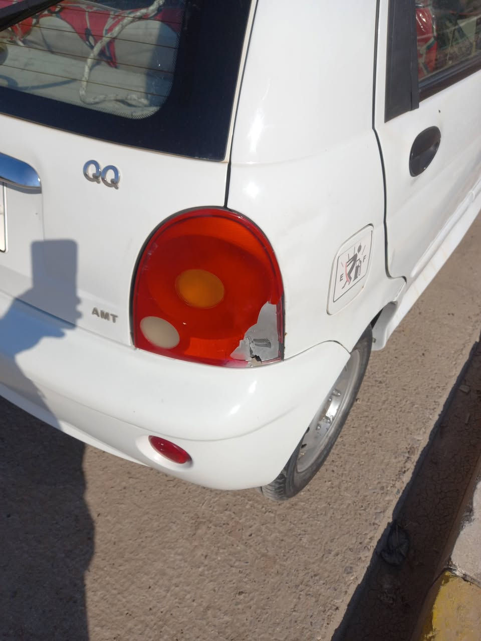 السلام عليكم للبيع او مراوس كيو كيو بغداد انكليزي بسمي موديل ١٣ محرك كير جيد جدا تبريدراديتر مزروف بيها صبغ وشويه خياس 
العنوان بغداد الشعب 
*********** سعر ٢٥ وبيها مجال قليل
