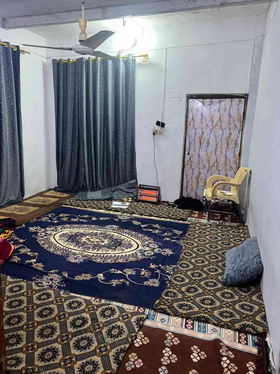 سلام عليكم. بيت للبيع مساحه 250 طابو صرف. مكانه اطويريج. ام الهواء. شارع الباشه  التصل استفسار على هاذ الرقم. ***********
