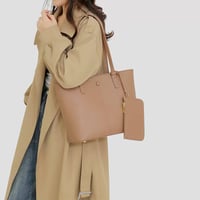 شنطة نسائية • فخمة • حجم عملي