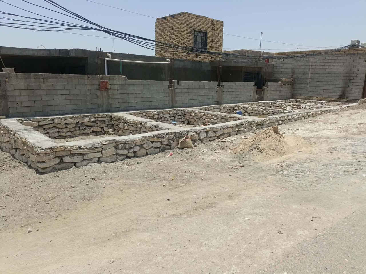 محلا  البيع العدد ٥ شكد ماتريد نبيعلك نفر منعدهن الموقع تجاري عالشارع الرايسي مالت سيد جابرالرميثه مقابل فرع العلوه المخضرقبل الجسر السعر خاص *********** متواجد واتساب أو اتصال
