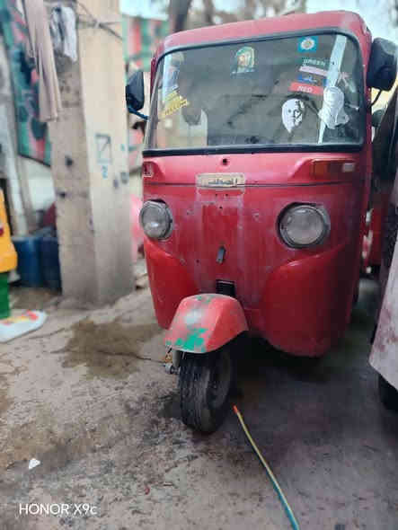 السلام عليكم تكتك 17 مكينه نضيفه تكتك متروكه لا رقم شاصي ولا أوراق  تكتك موضحه بل صور رايدهه 1500قفل  الشراي يخابر *********** مو شراي لا يتعبني
