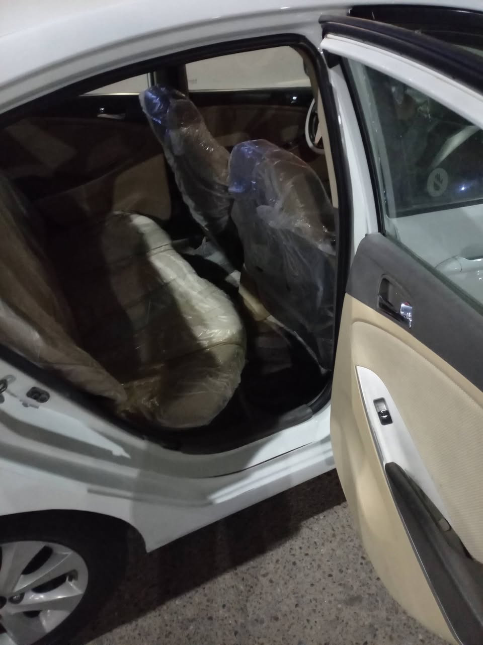 اكسنت مديل 2015 السياره جاهزه مكينه وكير كفاله 1600 بيه مكانات صبق مكفوله من ضربه رقمه ذي قار دولي مكانه بصره سنويه 2030 السعر 87 رقم الهاتف ***********
