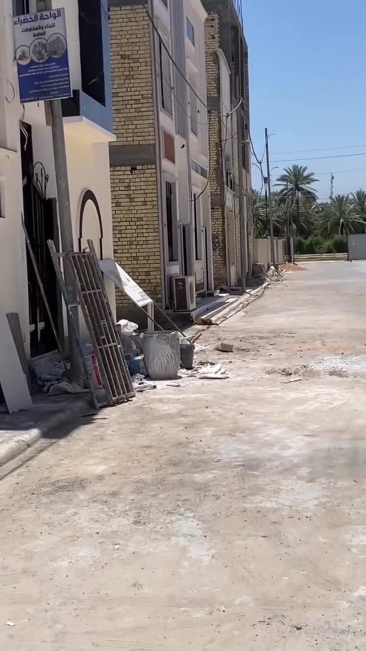 بيت للبيع في مجمع سكني مساحة50متر
واجهة5نزال 10
تفاصيل كله واضحه بالفيديو
طابق ارضي
هول ومطبخ وحمام 
طابق ثاني
غرفتين معه صحيات
كربلاء شارع فندق البارون عامود73
خامس بيت من الشارع العام منطقة كاملة الخدمات 
يباع معه الاثاث بيت جاهز وكامل ونضيف بيع مستعجل

***********
***********
