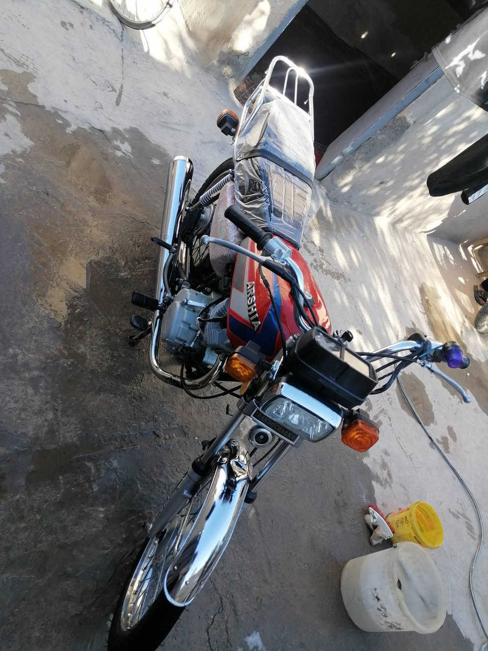 السلام عليكم دراجه ارشا موديل 21 طالع بدايه 22 اوراق اصولي بسمي وصل معرض موجود كمرك مدفوع كبل اترقم مكفوله كفاله عامه محرك مامفتوحه ابلادي كرهبائيات كله شغاله نضافة انضف من الصوره تجي وشوف ابعينك كل نقص مابيه تواير توني شادهن صايرله اسبوع مكان كربلاء حي النصر تقاطع ملعب الدولي الإتصال على الرقم *********** السعر خاص
