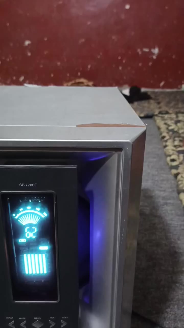 السلام عليكم ورحمة الله... مضخم دمام بهذا الشكل... شغال بالكامل ماعدا دگمة إلي تنصي الصوت واكفة... يعني تنصي من الموبايل... يشتغل أواكس... سعر ٣٠ الف


**إذا كنت صاحب هذا الإعلان وتريد حذفه لأي سبب، رجاءا أرسل رسالة إلى الدعم الفني**