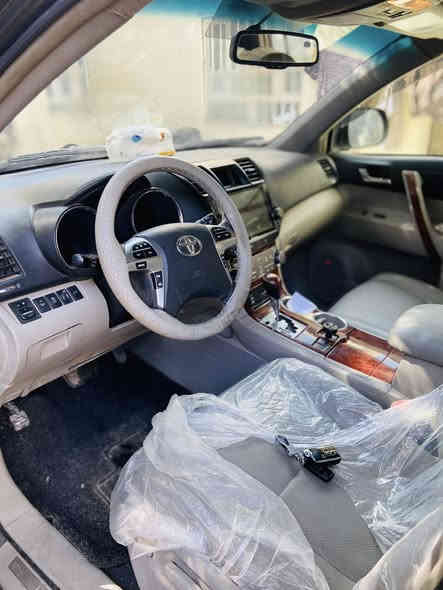 السلام عليكم للبيع او المراوس بسيارة لاندكروزر او فورد اكشبنديشن 
تيوتا هايلندر موديل ٢٠١١ فول مواصفات لمتدد رقم وسنويه وهزة جديدة بشرط التحويل او الوكالة السياره فول مواصفات بصمه تشغيل ويصمه أبواب دخول ذكي أشاير ترحيب وفتحة سلايد روف داخل جلد وملكي كشنات امامي كهربائي وتدفئة شاشه كير ومكينه بشرط نشاط وأي خلل مابي حداديه جديد تايرات جدد سياره فول فول مواصفات مال بيت بيها صبغ عام جماليه رايدها ب١٦٥ وبيها مجال رقم التليفون ***********
