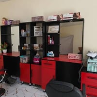 قراض للصالون نسائية للبيع بسعر مناسب  07804022745 07502825765
