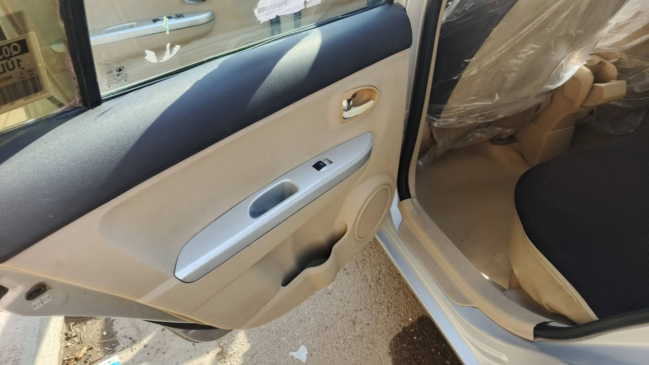 السلام عليكم من رخصت الادم فولكس موديل 12للبيع مكينه كير مقفوله حداديه اماميه خلفيه مكفوله تخم تاير تبريد ثلج جاهزه السياره بلعافيه عل الياخذها بوجهك للشارع مكفوله من الضربه والتبديل _ورقم_ انكليزي بغداد عارضها 58وبيه مجال وسنويه جدد تسقط 2027 وداخله هزه مروريه قبل شهر ونص مكان بغداد الاتصال ***********
