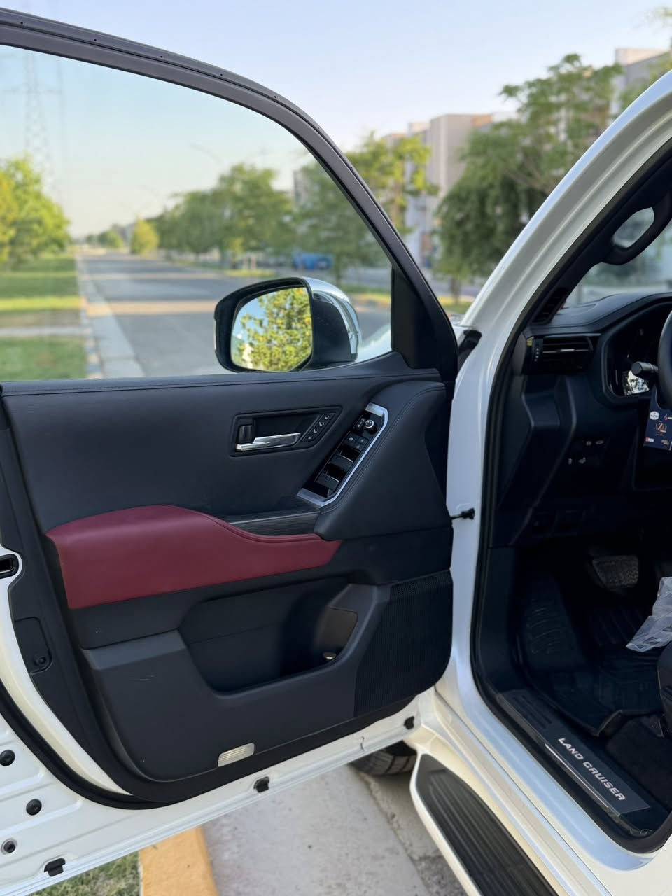 السلام عليكم لاندكروز vxr 2023 بريم توين توربو ماشية ١٨ الف كيلو السيارة عليها تغليف ppf برهم العبادي السيارة بعدها بحالة الزيرو ومكفولة من كل النواحي مكان ديالى بعقوبة الرقم ***********
