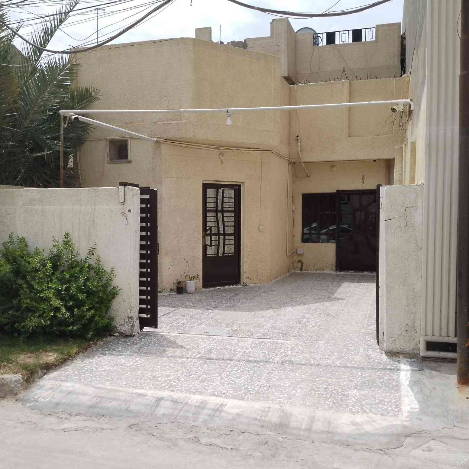 دار للبيع/ الغزالية/شارع مدير الأمن/خلف حدائق الزيتون/بناء تسعينات(نظيف)جاهز للسكن
المساحة ١٠٦ ... الواجهة ٦ اله ربع ... نزال ٢٠
يتكون من كراج سيارة . مطبخ منفصل. حولي كبير للجلوس . غرفة نوم . حمام منفصل وتواليت منفصل .
بالنسبة للطابق الثاني غرفة نوم . تواليت

للتواصل والاستفسار عالرقم( *********** )
