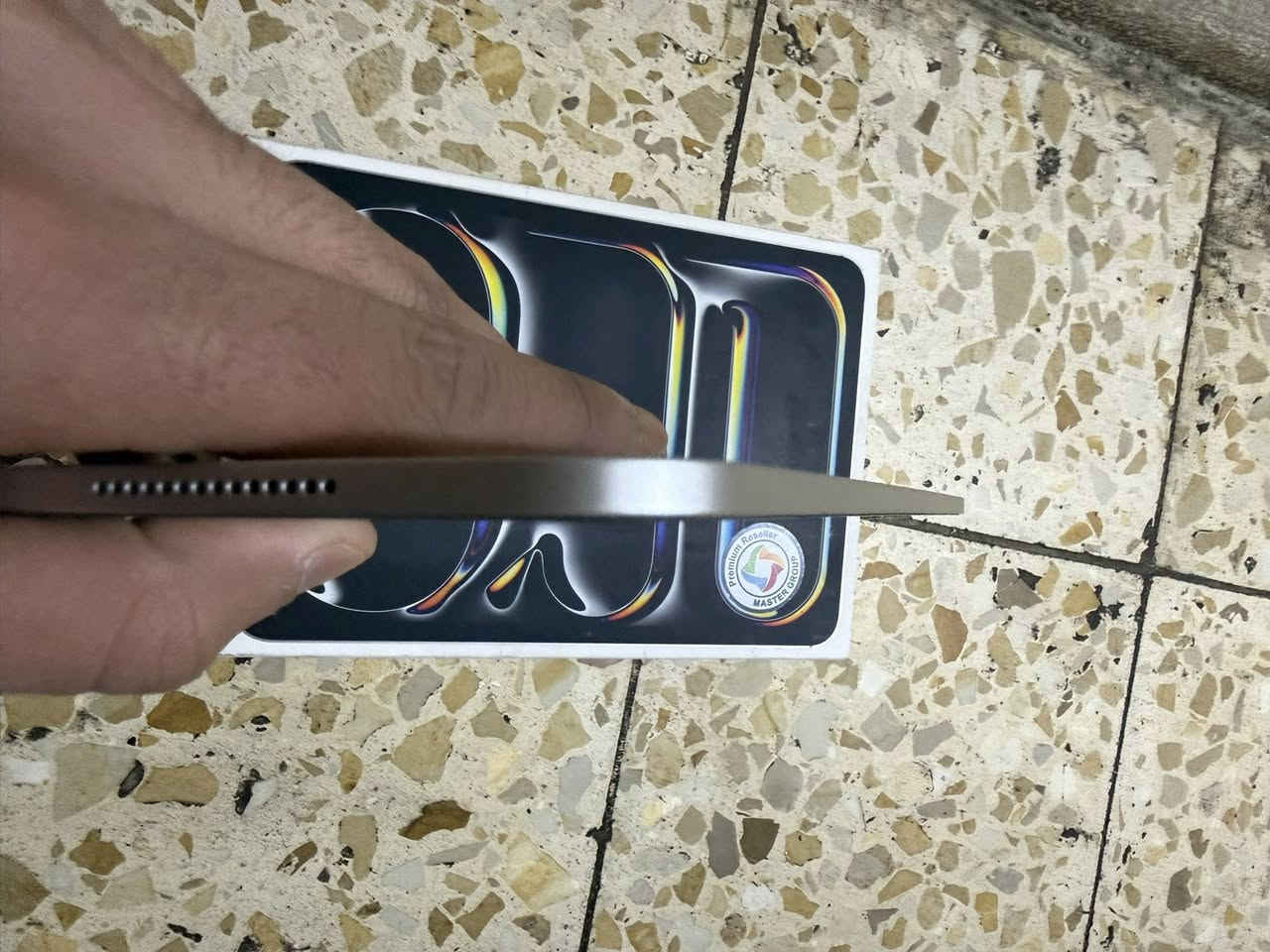 ايباد 11 معالج M4 ذكره 256 جهاز كلش جديد ونضافته 100/100 بطاريه 100 مشحون19 مره  طب عل صور وشوفه 

عارضه 1200 الف مكاني بغداد لبياع ***********
