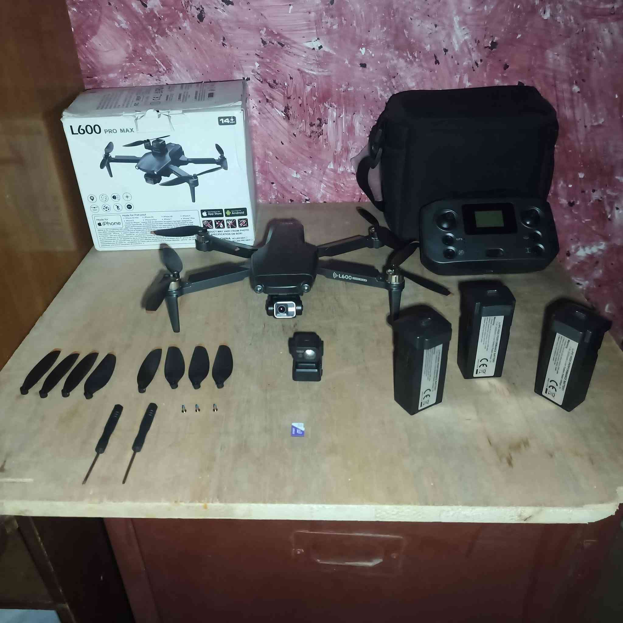 للبيع: درون احترافية L600 Pro Max بحالة ممتازة
​هل تبحث عن تجربة طيران ممتعة وتصوير بجودة عالية؟ أعرض لكم للبيع درون L600 Pro Max، جهاز متكامل ومميز جاهز للاستخدام مباشرة.
 ✅​مميزات العرض:
​الدرون: L600 Pro Max بحالة ممتازة. 
✅​الطاقة: تأتي مع 3 بطاريات أصلية لضمان وقت طيران  
✅تصوير 4K
أطول.
✅​التخزين: مرفق معها ذاكرة (رام/SD Card) لتخزين فيديوهاتك وصورك.
✅​الملحقات: الجهاز يأتي مع كامل ملحقاته (جهاز التحكم، حقيبة الحفظ، المراوح الاحتياطية، وأدوات الفك والتركيب) 
​حالة الجهاز:
الدرون نظيفة جداً ومحفوظة بعناية، مثالية للمبتدئين والمحترفين في التصوير الجوي.
​السعر: [250بيها مجال]
الموقع: [ناصريه/سيدخيل ] يوجد توصيل 
للتواصل: [***********]او أنستا gif_bw
