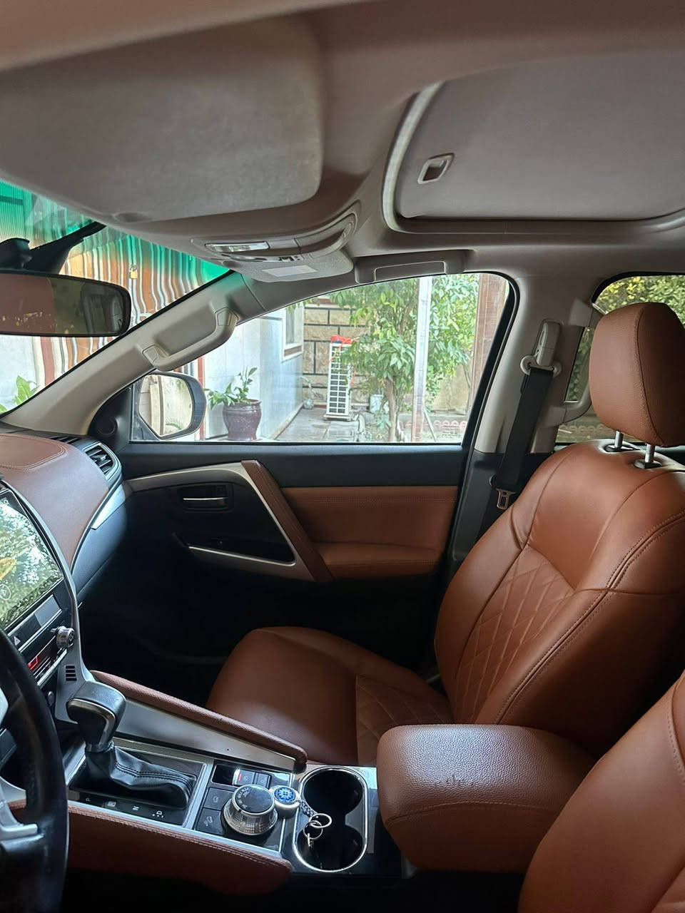 بايجيرو ٢٠٢٠  اربيل تريد وكاله تريد تحويل فوول للاخير كفاله ما عدى بارد بقبق الباب الخلفي شويه ماشيه ٥٠ السعر ٢٢٠ وبيها مجال بسيط ***********
