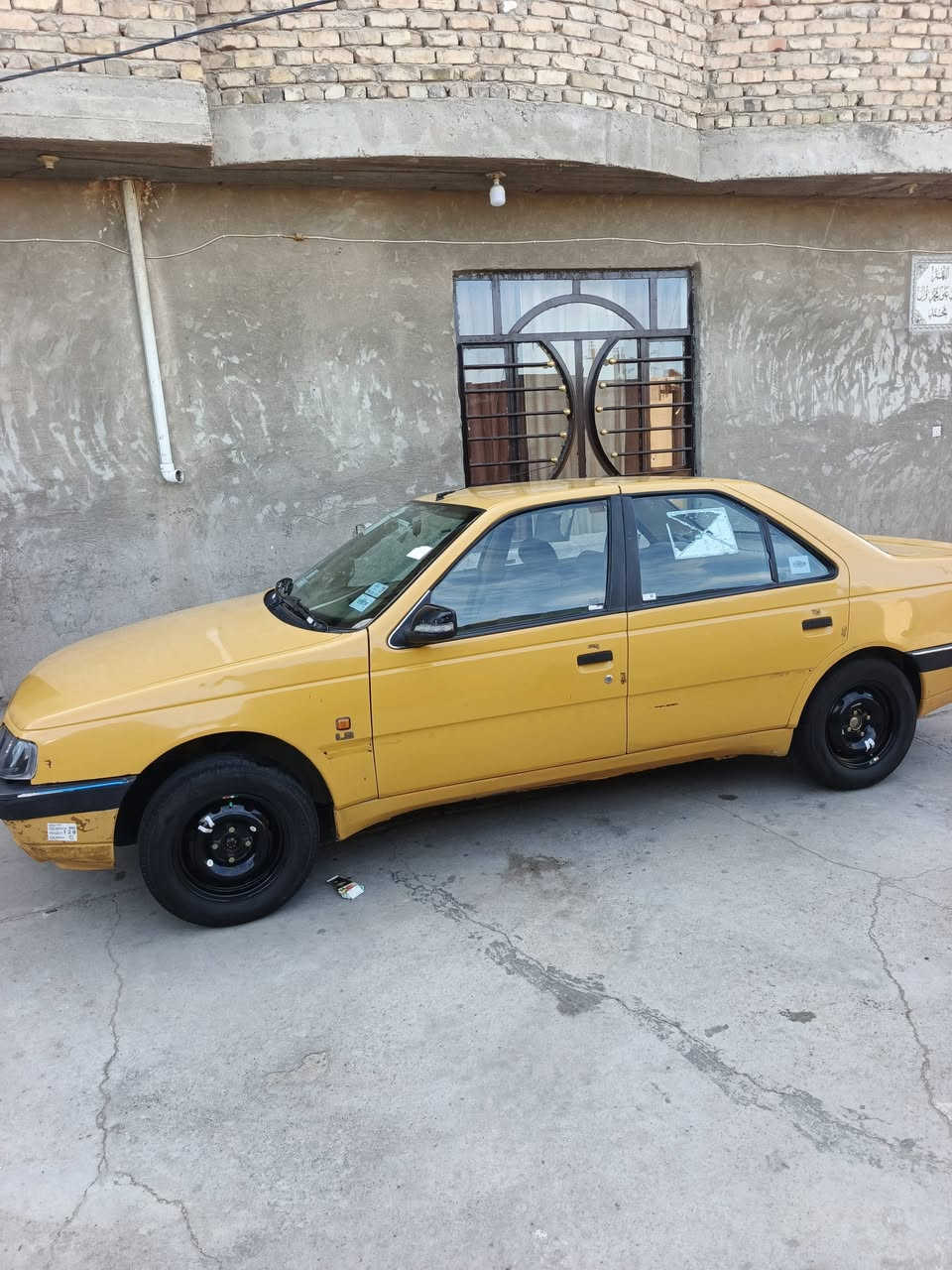 سلام عليكم بيجو لميس ٤٠٥ مديل ١٦مكفوله بسمي تبريد شغال العنوان تاجي ٢٤ابو عضام ***********
