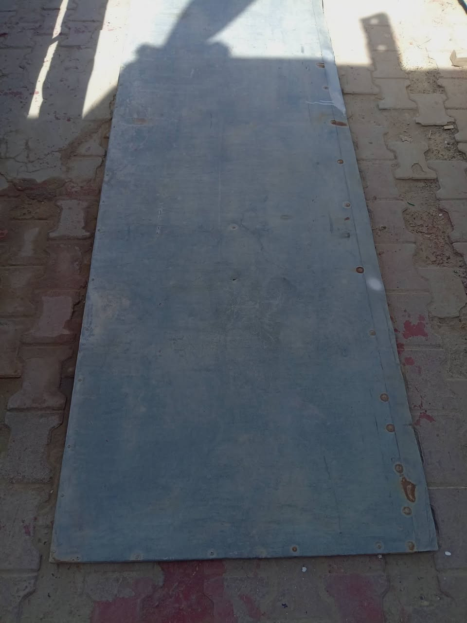 سلام عليكم سقف مساحته ٣ في ٨ متر متكون من ثمانية قطع مساحة القطعه ١ في ٣ متر يصلح سقيفه مصنوع من الجينكو وافطار بوري ابو الانج سهل الاستعمال واتساب *********** اتصال ***********  مكانه الديوانيه للاستفسار أكثر خاص
