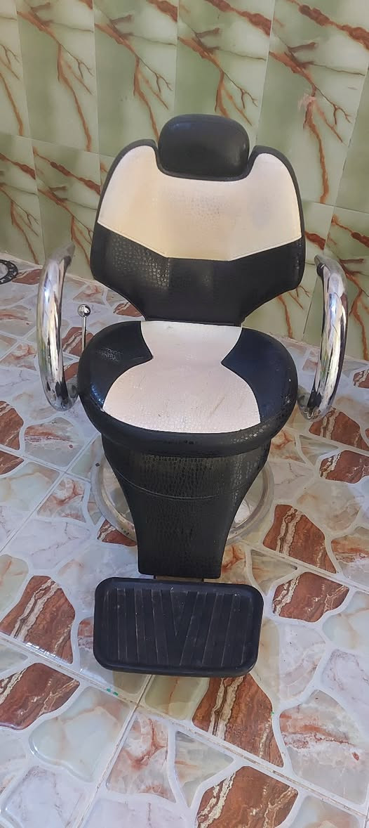 كرسي حلاقه للبيع السعر 175 للاتصال ***********
