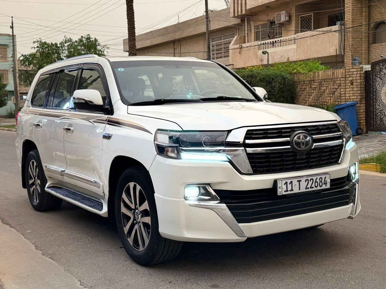 سلام عليكم 
لانكروز GXR
2011 ستينيه محدثه تحديث كامل 
سياره بلاديه بدون حادث 
فقط تحديث وصبغ 
مكينه كير صدر خير من الله 
تخم تاير جديد 
تبريد عل وضع البلاد 
سياره كلش جديده اي نقص مابيها 
رقمها بغداد بسمي هزه سنويه جدد 
مكانها بغداد 
السعر 270 بيها مجال للشراي 
للاستفسار *********** بغداد, العراق
