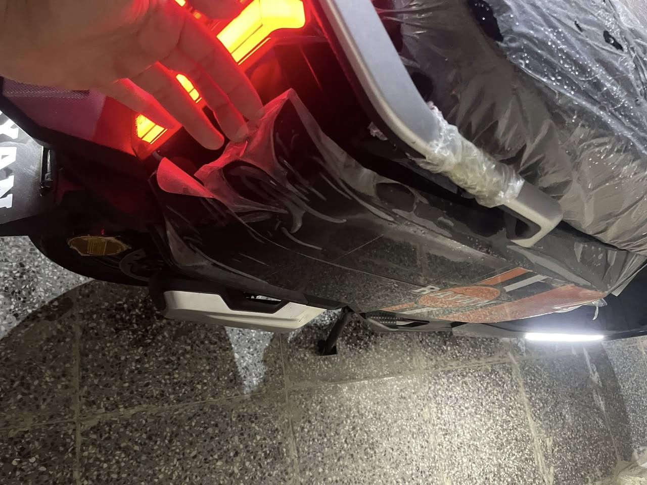 السلام عليكم دراجه شحن للبيع وحش الكون دراجه حلوه ونضيفه وصل شراء موجود دراجه مابيه ولا شخط مدام العين حتى لايلون بعد تجي بصمتين وسويجين تجي 6 بطاريات مسطره خير من لله مكاني بغداد السعر 925 وبيه مجال لشراي الاتصال ***********
