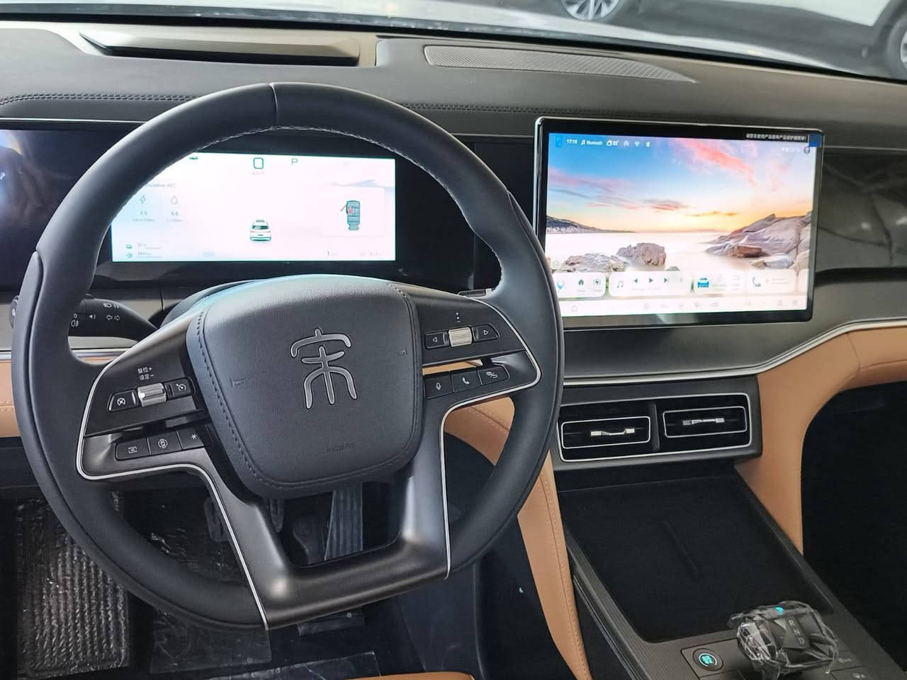 🚗 للبيع
BYD Song L 2025 هايبرد 

بي واي دي سونغ ال -2025

🌍 المدينة –  بغداد – البياع 

•   🛣️  المسافة المقطوعة    - زيرووووووووووو

اتصل على رقم ***********

 

✅ المواصفات :

🚗 BYD Song L موديل 2025

🎨 اللون: أبيض

📍 زيرو كيلومتر

🌍 وارد صيني

⛽ نظام هايبرد اقتصادي ومتطور

⚙️ محرك 1.5 لتر

.... 💯 جنطة كهرباء /كرسي كهرباء

🔩 4 سلندر

🔧 ناقل حركة أوتوماتيك

🛞 دفع رباعي AWD

• شاشة لمس حديثة

• شاشة HUD أمامية

• بلوتوث

• Apple CarPlay

• Android Auto

• نظام ملاحة GPS

• كاميرا خلفية

• كاميرات 360 درجة

• حساسات أمامية وخلفية

• شاحن لاسلكي

⭐ تصميم رياضي حديث وفخم

⭐ تقنيات متطورة داخل المقصورة

⭐ قيادة مريحة وثبات عالي

⭐ اقتصادية ممتازة في استهلاك الوقود

⭐ زيرو كيلومتر وحالة ممتازة جداً
