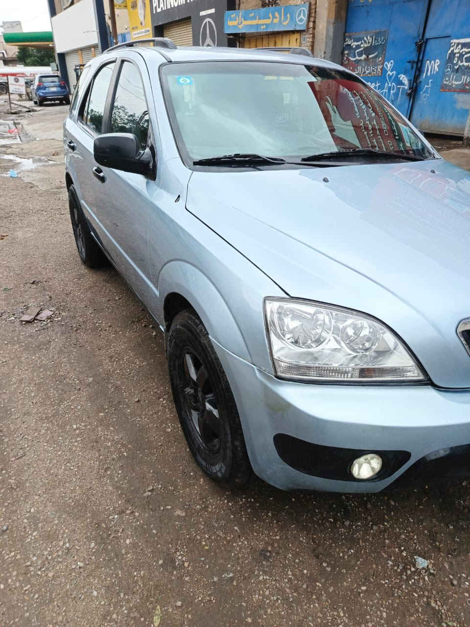 السلام عليكم عندي سورنتو ٢٠٠٨ السياره بيه صبغ عام للجماليه وبيه بجم بنيد وجاملغ وباب السايق وضربته من أمريكا بيه راجز بس لمن اشغل الصبح رايده 80 بغداد بسمي هاتف ***********واذا أكو سياره مراوس حديث او مضروبه عادي
