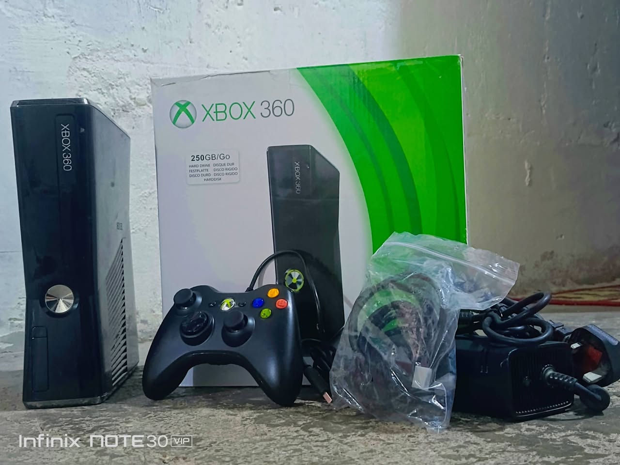 اكس بوكس360 سلم للبيع مستخدم اوربي
💽 هارد 250gb
🕹عدد الالعاب 148 لعبة متنوعه من بيس و gta و حرب وغيرهة
🎮 ليدة وحده بس مال جهاز اجت وياه ولمحوله واير Hb 
📍لمكان ديالى شهربان / رقم ***********( سعر 110 وبي مجال)
