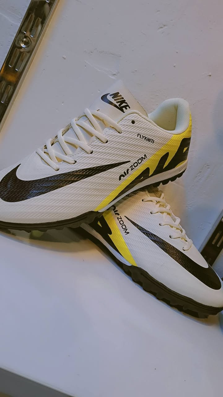 #اثير_للاحذيه_الاوربيه_باله_والجديد
تم وصول بضاعه جديده 
لابجين نايك اير زوم اصلي فيتنامي 
لابجين مسي  موديل جديد 
لابجين ريكي 
لابجين نايك ايراني 
كسرات 
جواريب سيلكون 
لفاف بانذج 
صفرات حكم 
كفوف حراسه 
طوبات كره قدم جديده 
العنوان / حبانيه سيسي سوق العصري مجاور قاعه البوريشه
هـ/***********
