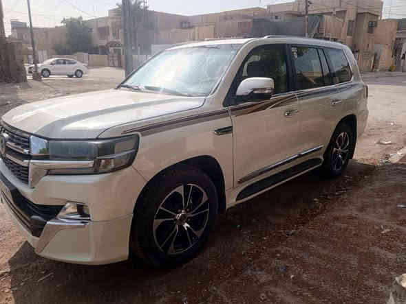 السلام عليكم اخوان للبيع تايوتا لاندكروز موديل 2013 محدث داخل خارج رقم اربيل الدولي بسمي شرط تحويل رقم وسنويه وهزه كله جديد سياره كير محرك ميكانيك داخل كله جديد محرك 6 سلندر سياره بيها صبغ حزام واني ابيع صبغ عام السعر 274 ورقه وبيها مجال لشراي للاتصال بل رقم *********** مكان السياره بغداد ملاحظه اني مكلف بل نشر اعتذر عن رد الخاص بغداد
