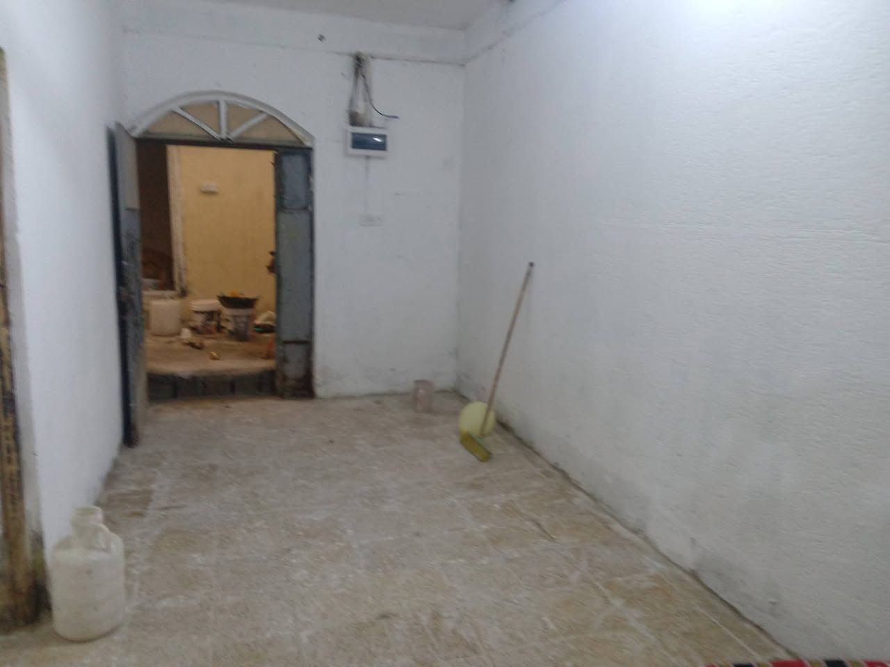 البيت الإيجار منطقة دور الصحة الاستقبال كبيره غرفتين حمام ومطبخ الإيجار ٣٠٠ رقم ***********
