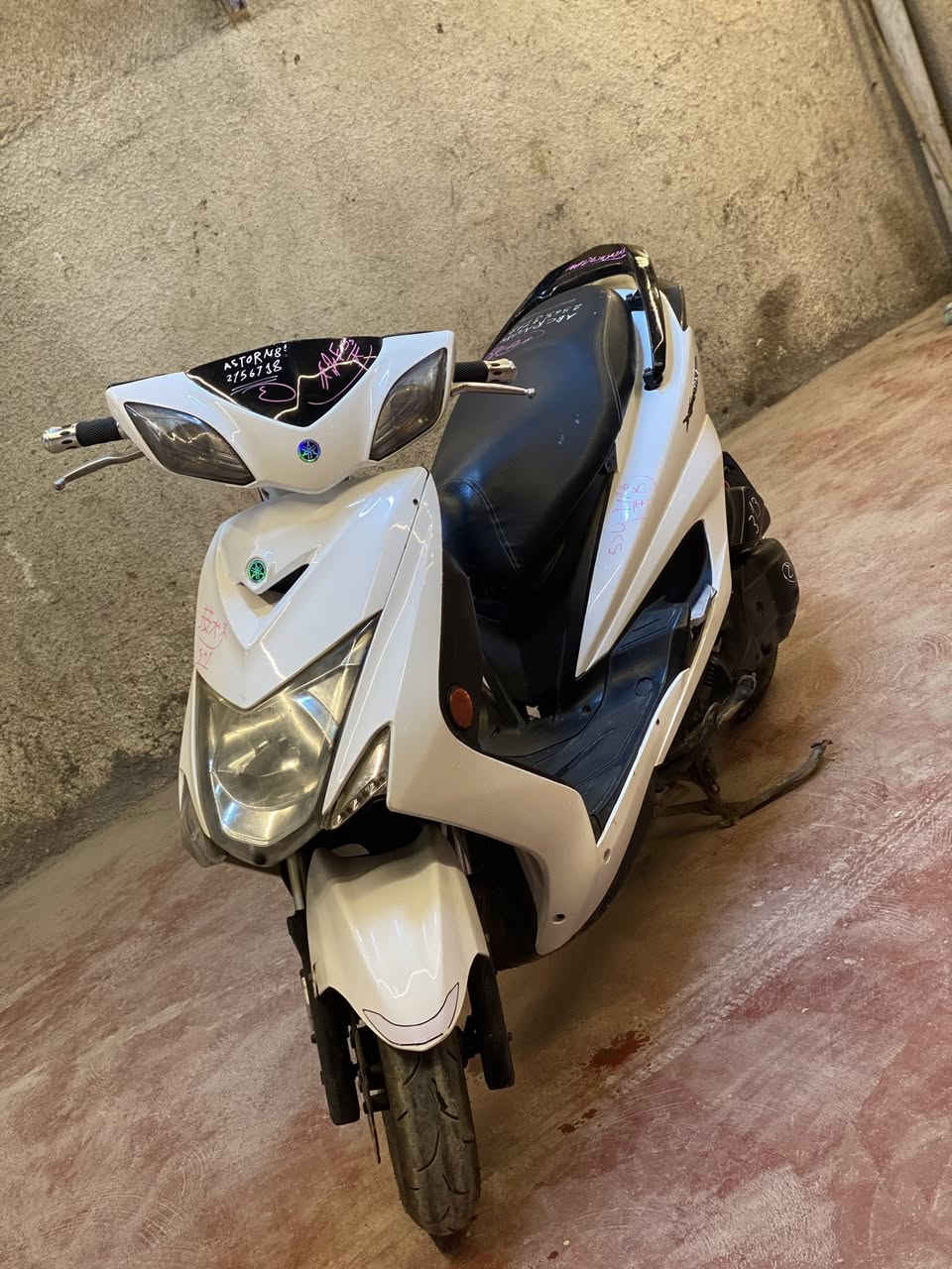 السلام عليكم 
من رخصه الادمن . سكنس لد كوري طلاعات 
 نوزل خطين 
كهربائيات كله شغاله ⚡️
مكينه بلادي خرسه وناعمه 
كلجات رياضي
تايرات جدد
لسعر 900🛵
نكره سلف
جيب وياك فيتار وفحص
العنوان - بغداد /الجزيرة بغداد السياحية 
الشراي يتصل
***********
