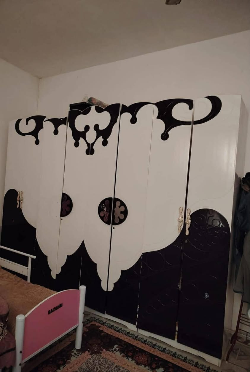 سلام عليكم اثات بيت البيع سنك كاونتر السعر ٢٠٠ الف غرفه خشاب كامله نظيفه السعر ٤٥٠ تخم قنفات ١٠ مقاعد السعر ٥٠٠ مكاني الرفاعي المصيفي *********** نتصل
