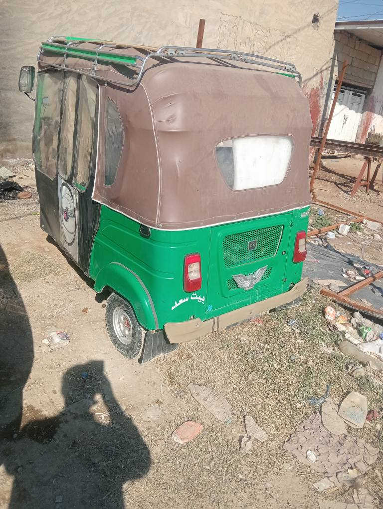 السلام عليكم تكتك للبيع رقم بغداد نكليزي موديل 22 اللون اخضر مكفول كفاله عامه ديالى بعقوبة ***********
