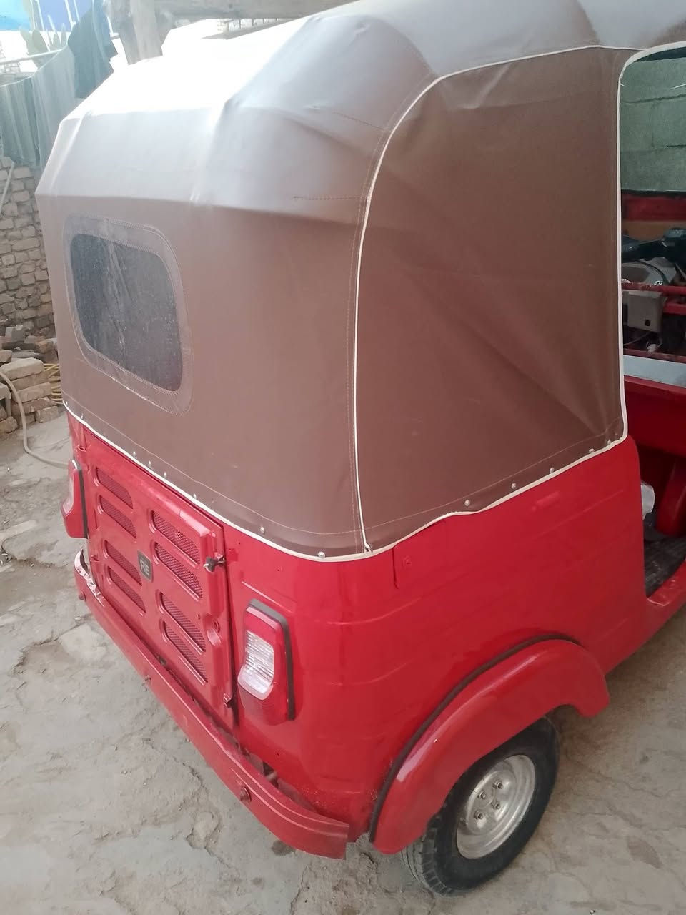 السلام عليكم تكتك موديل 17اوراق اصوليه اوكف بل صوليات مصبوغه صبغ عام وتعمير جديد السعر 3600الشراي تصل ودلل ***********بكانها العماره مغربه
