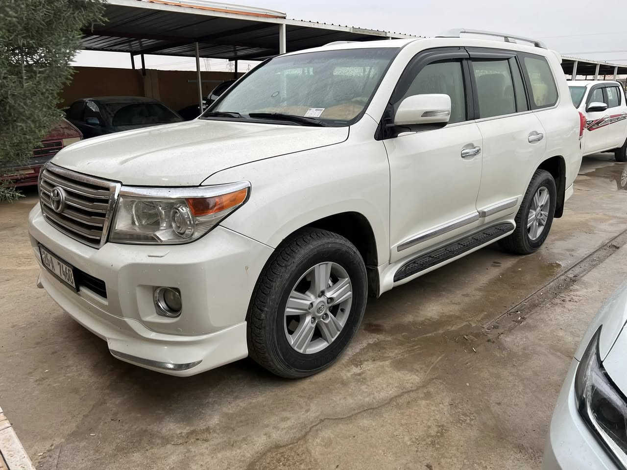 سلام عليكم 
لاندكروز للبيع خليجي 
موديل 2013
صبغ هلال وباب مفتوح 
كير ومحرك6 شرط 
تواير وصدر جدد
السعر 380 وبيها مجال للطيبين 
الرقم ***********
