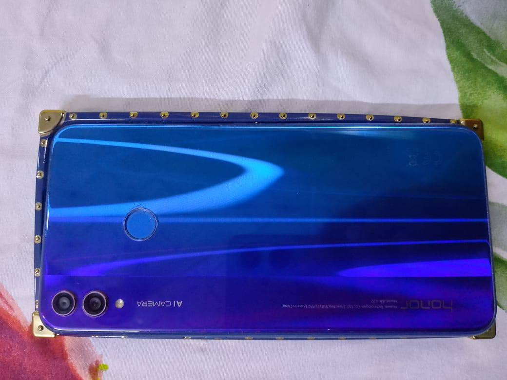 هونر إكس 8 ذاكرة 128 بيها بياض قليل بالشاشه مثل ما موضح بالصور بصمه تشتغل السعر 75 مكاني الرئاسه شارع 20 قرب فلافل أبو العمبة *********** يوجد واتساب
