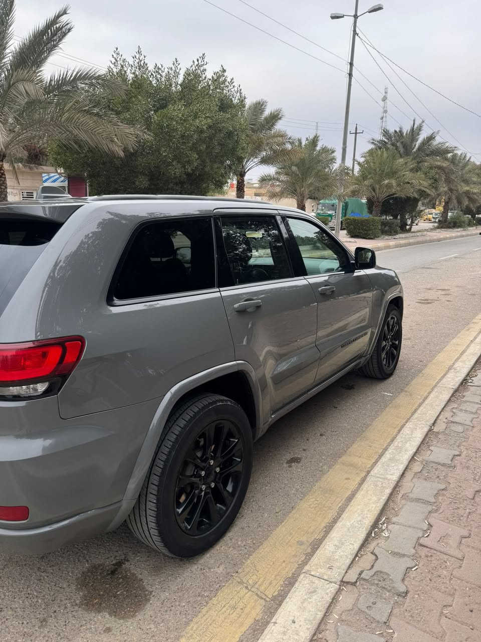 السلام عليكم.
-جيب كراند شيروكي (بلاك توب) 2021

-ماشية  79,000 ميل

-جنطة شفط

-بصمة تشغيل و بصمة ابواب

-دفع رباعي 4*4

-تشغيل عن بعد

-اوتو هولد 

-رادار امامي تحديد مسار

-فتحة سقف

-رادار خلفي 

-رادار جانبي 

-نقاط عمياء 

-لايت زينون بلادي 

- حساسات خلفي

-اوتو ستوب 

‏- ‎كشنات جلد وشامواه

-تدفئة كشنات 

- تدفئة ستيرن

‏-شاشة كبيرة و (Apple car play +Usp+Aux)

-نظام GPS (بوصله)

-كامرة خلفية

‏- ‎تبريد قطعتين + تبريد منفصل شاشة

- كشنات شامواه

- وبيها بعد مواصفات  

الضرر :-
جاملغ وبنيد بدون تبديل على وضع الشركة وشخط بالجاملغ الايسر قدر اربع معدل ع البارد ومكحل جداً بسيط فقط والباقي مكفول كفالة عامة

السعر: 28000 USD يعني ٢٨٠ ورقة وبي مجال 

مكان السيارة : بغداد زيونة

رقم الهاتف :  ***********
