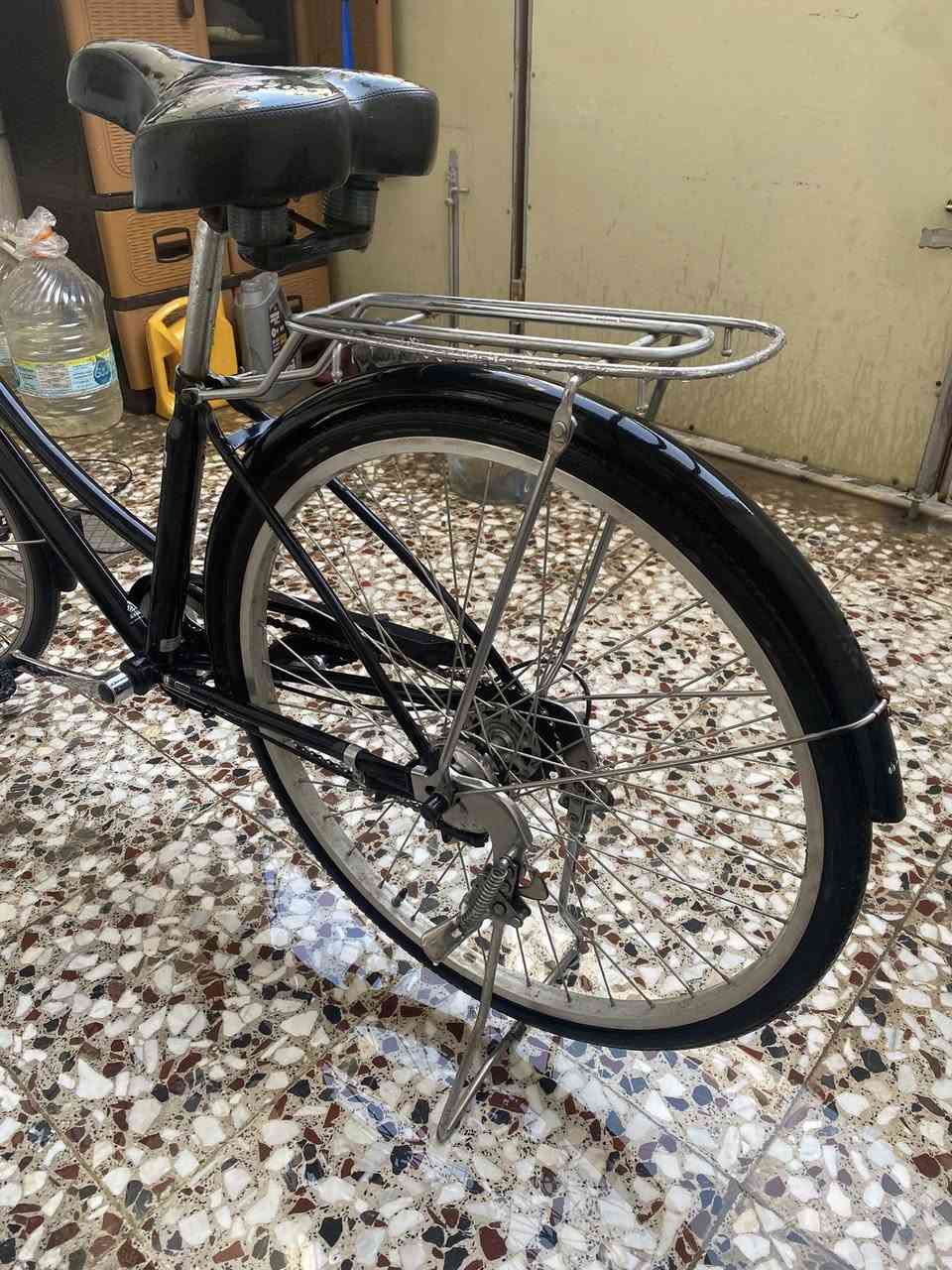 سلام عليكم بايك سياحي مال باله اصل 
لون اسود ونيكل جديد ما صارله شهرين من اخذته من الوكيل 
كير عكرب ٦ سرعات وشغالات كلهن
كشني طبي درجه اولى 
بطيخه اماميه ام الحساس يعني ويه المشي يشتغل الكلوب
اكفلك البايسكل من قطره لحيم او فتح شي بل بايك 
تجي بس تفحص وتروح لا تشتري حتى كل الهله 
مكاني بغداد الاعضميه سبع بكار ويتوفر توصيل 
*********** اي استفسار اني حاضر واكون متواجد هنا وعلى الواتساب ان شاء الله كل الهله بيكم وسعره رح يكون ١٤٠
