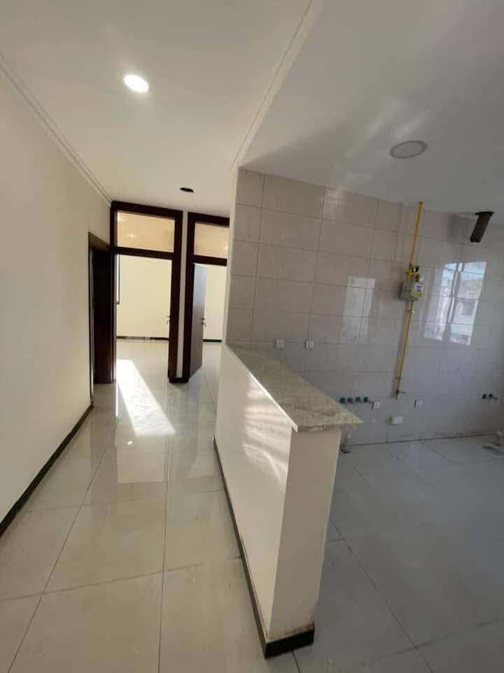 شقه للبيع نقد (كاش) 
(طابق الثاني )  . وجبة الاولى
في( مجمع الزهراء السكني)  
مقابل معسكر الرشيد
 
المساحة   الشقة 160م المساحه الكلية
وسطيه.
تحتوي ..
صالة .+ مطبخ + صحيات عدد 2 +
3 غرف نوم  (واحدة  نظام سويت ) + بالكون  
تبريد مركزي  ( 5 قطع ).. نظام كامرات مركزي
 
 مصعد كهربائي ( الطابق فقط ٤ شقق) 
* مجمع قرب الكراده ٤ دقائق
* مول خاص للمجمع 5 طوابق 
* سكيورتي داخل المجمع على مدار 24ساعة 
الاتصال
 واتس ساب whatssp

***********
