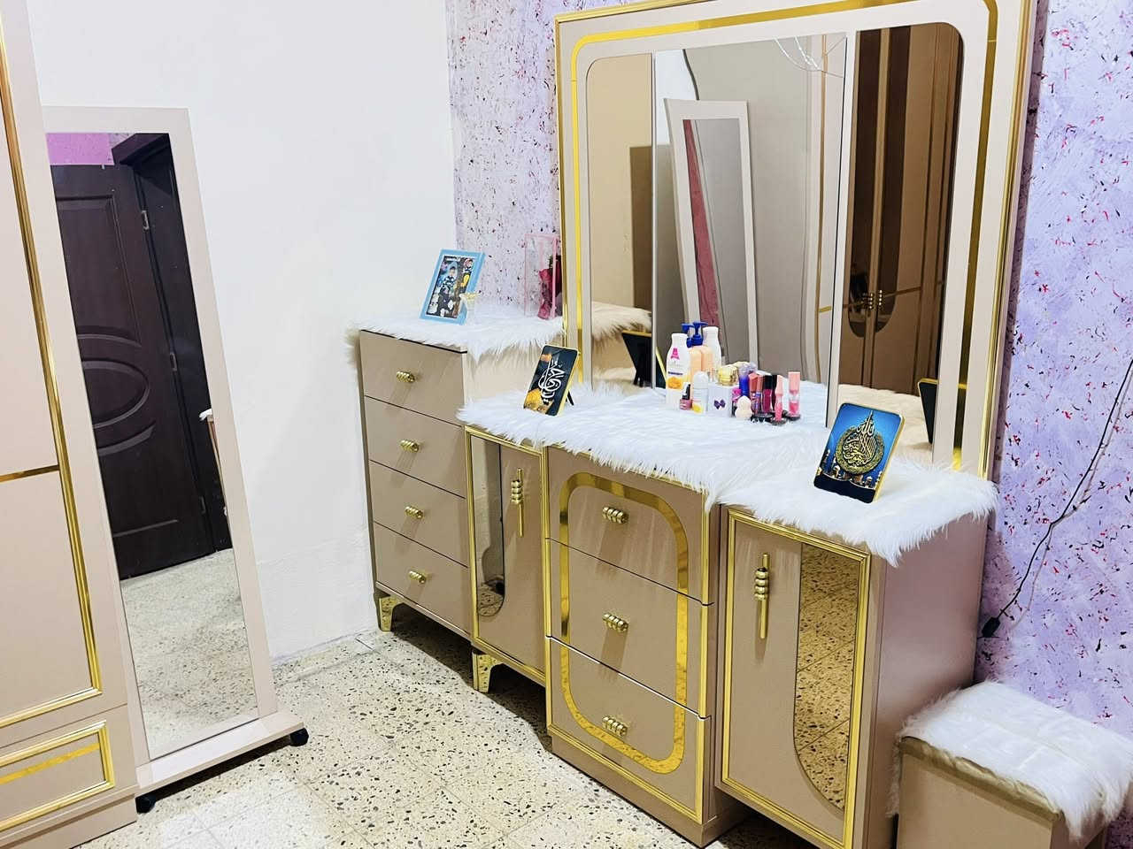 غرفة تركية للبيع لاستفسار على واتساب ***********غرفة جديدة ومابيهة اي نقوصات
