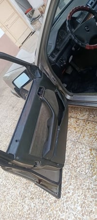 مارسيدس ٢٣٠E • موديل ١٩٨٦ • سنوية ٣٠