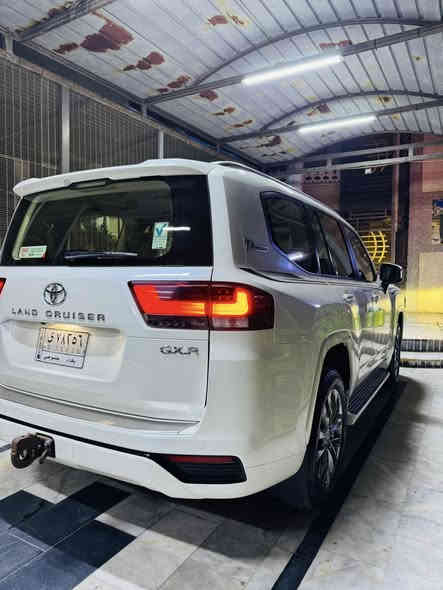 السلام عليكم 
للبيع لاندكروز{ 2022}GXR {سبعينيه} ساز اصل 3 شاشات ام تطبيق وبعده ضمن ضمان شركة {كشنات تدفئه تبريد ماوس مودات قياده} معروفه موصفات ساس تنفس طبيعي  رقم بغداد باسمي سياره ماشيه{39}ألف بعده بحاله زيرو  سبيره منازل كفاله عامه من دعاميه للدعاميه شرط سونار  سعر665بيه مجال 
***********
