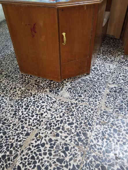 غرفه ٦ ابواب داخل وخارج صاج يرادله صبغ وترتيب بسيط صوميه عراقيه قويه سعره ٥٠٠ بيه مجال 
مكان شارع فلسطين شراي اتصل ***********
