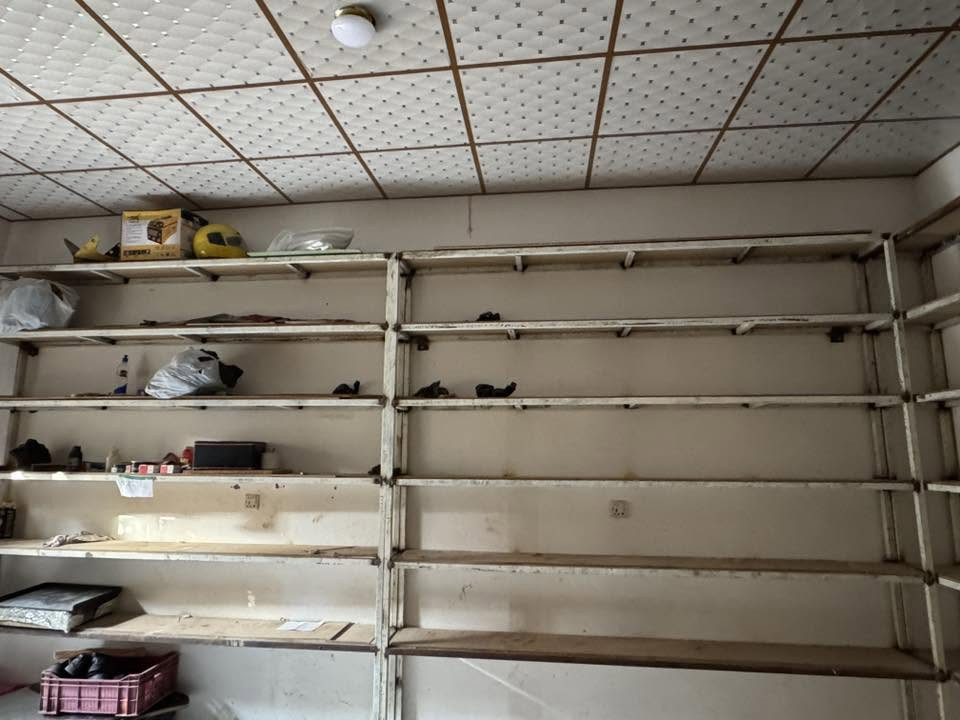 سلام عليكم رفوف محل للبيع 4قطع الارتفاع مترين و٧٠الطول مترين ونص
إرتفاع الخانه 40سم البصرة الامن ادخلي ***********
