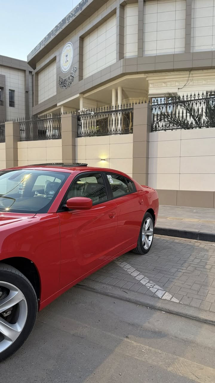 سلام عليكم 
دوج جارجر 2018 / SXT PIUS  طماطي كفالة عامة  فول موصفات  للاخير عداد 260 رقم اربيل سنويه جديده تريد تحويل تريد وكاله
معروفه موصفات البلاص فتحه سقف رادار جانبي داخل ابيض جلد خزن ميموري كشنات حار بارد امامي خلفي شاشه جبيره كاربلي حساسات خلفيه تحكمات ستيرن
ستيرن هيتر  كشنات الاماميه كهرباء منظومه زنون  ماشيه 90
سياره كامله مكمله ما نقص ولا دينار من حداديه تخم تاير تبريد 
مكاني بصره 📍.
للاستفسار /***********
