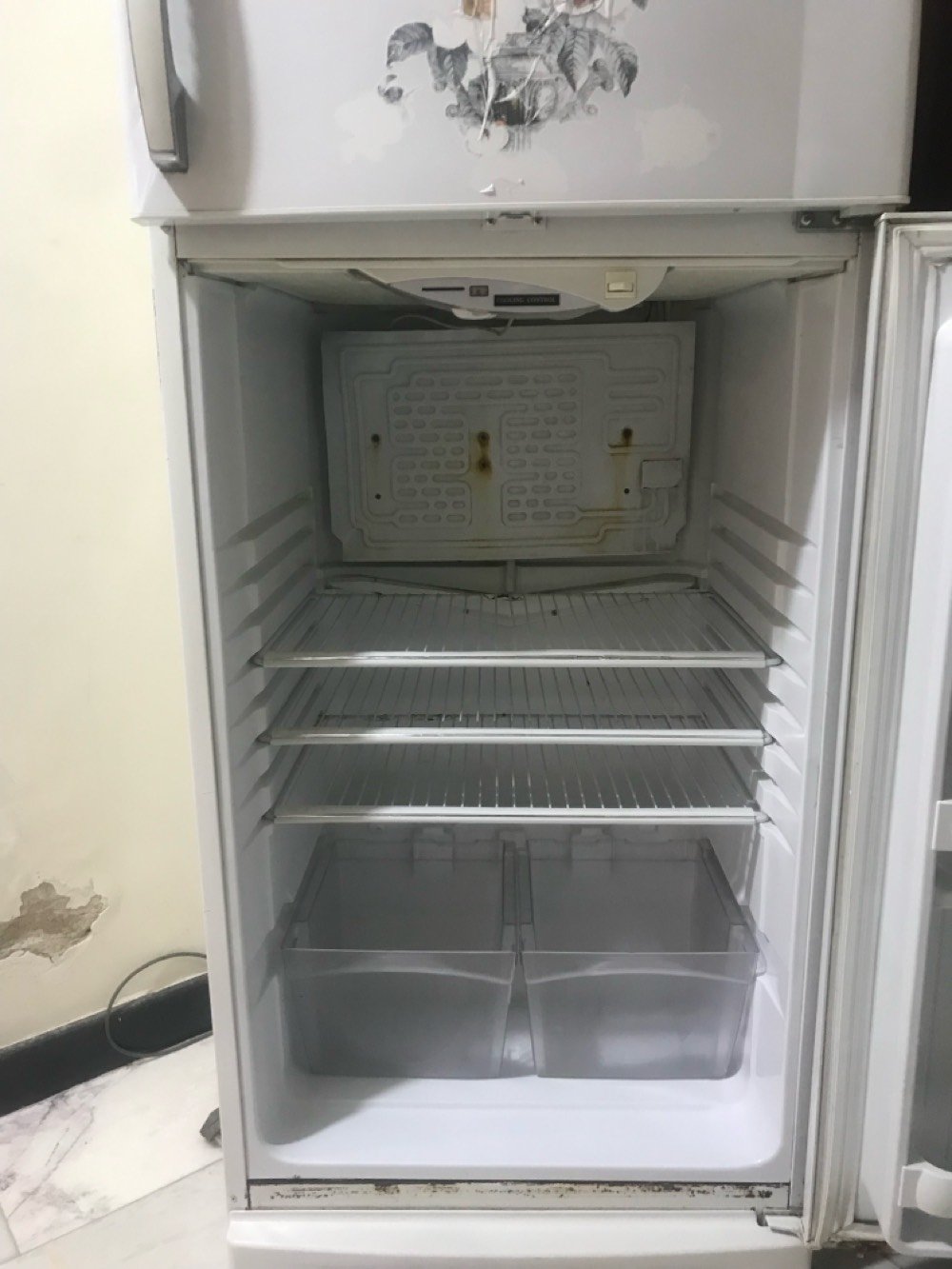 ثلاجة للبيع نظيفة شغالة