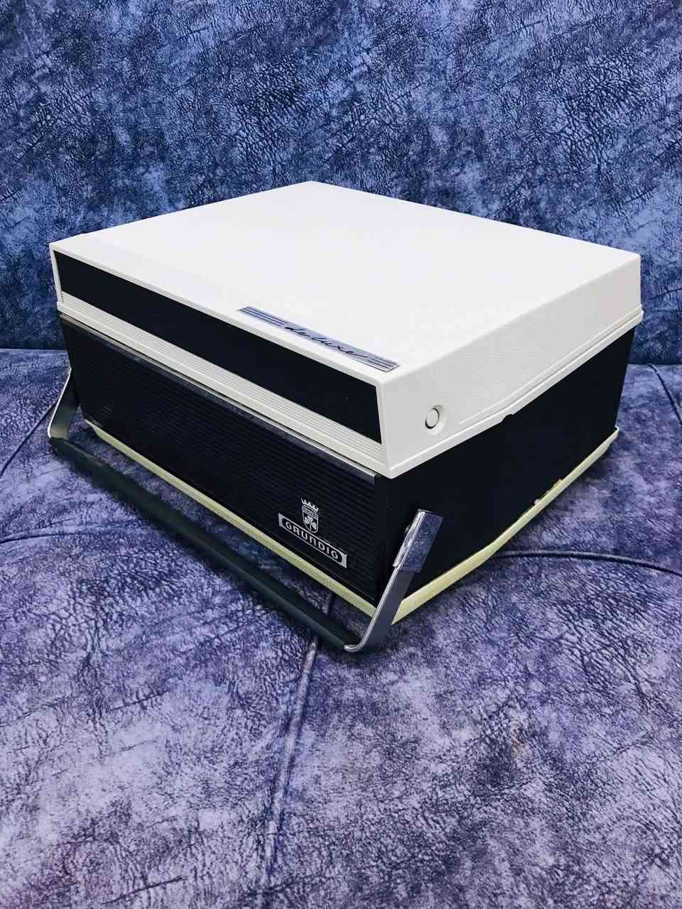 للبيع 
GRUNDIG-TK-27 L -Germany 
صناعة المانيا 1966 🇩🇪
نظافة الجهاز 95 % 
4- TRACK
6 -INCH
 للاستفسار اكثر مراسلة الصفحة 
***********  ☎️
