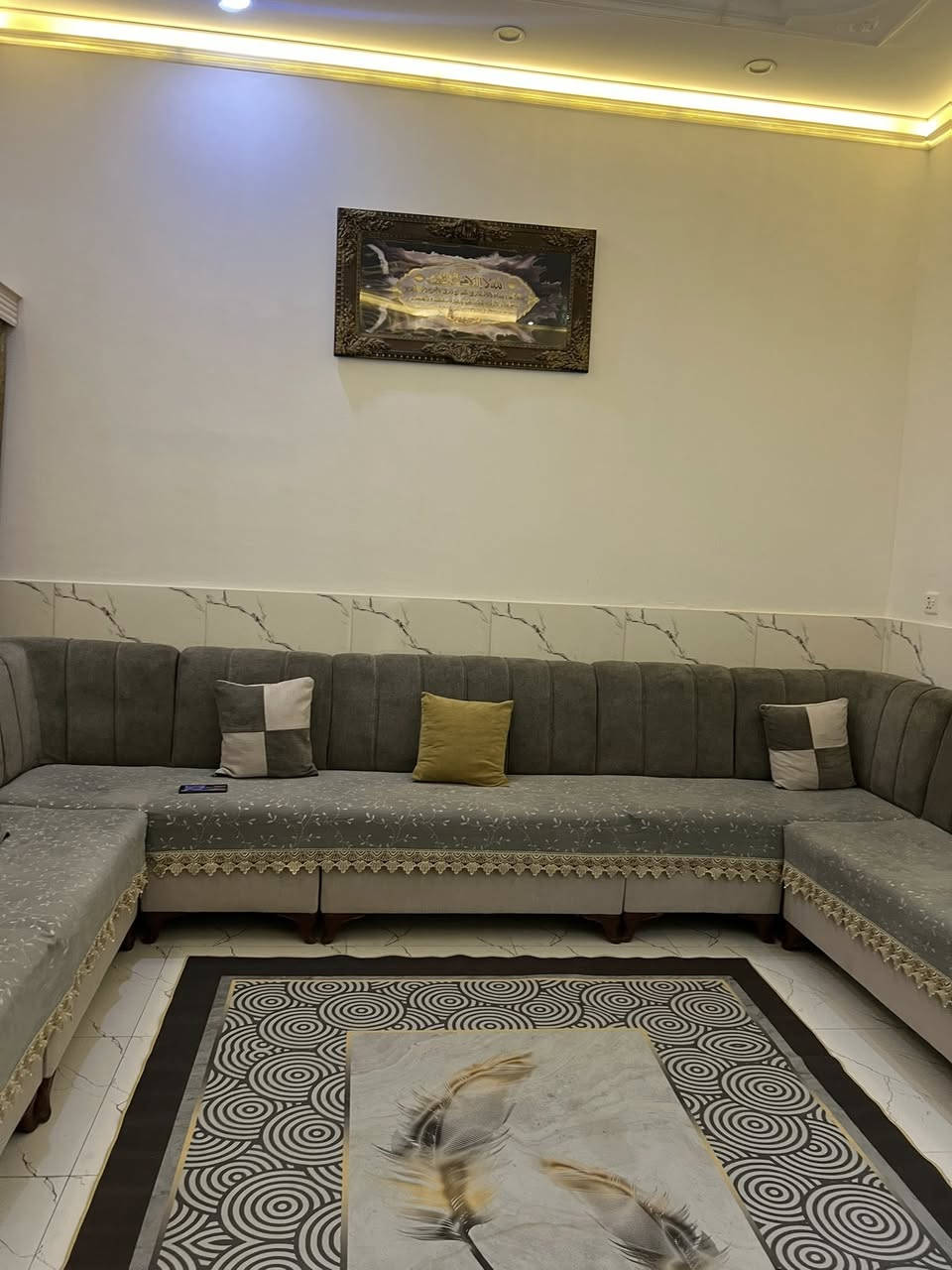 السلام عليكم ورحمة الله وبركاته بيت في الزبير حي الصحفين بناء جديد طابوك درجه اولى المساحه ١٥٠ مربع بسمي وتحويل مباشر بي غرفتين جوه وغرفتين فوك وديوان وصاله ومطبخ حار وبارد واستقبال وصحيات السعر ١٦٨ وبي مجال للاستفسار ***********
