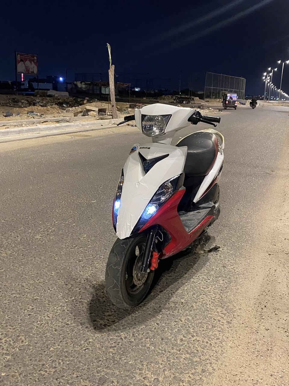 عليكم ماكس مضلع حديث الدراجه نوزل دراجه تحجي كدامك كفاله عامه المحرك صبانه ما محطوطه علي جيب فيتر وتعال افحص كهربائيا شغاله  ختم واحد المحرك شلعه ومعدل مابيها ولا نقص فقط بنزات بريك السعر 950وبيهاا مجال للشرايه مكاني بصره حي الاصدقاء رقمي  ***********
