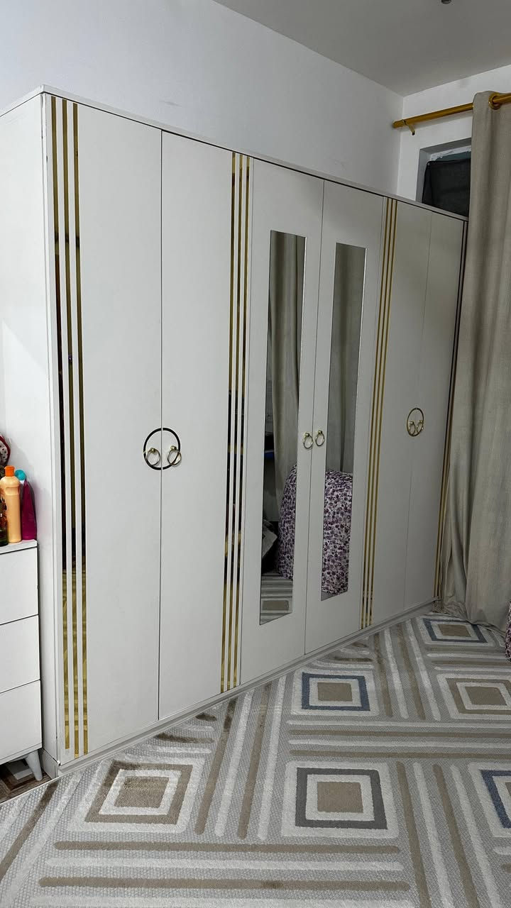 غرفه نوم تركيه نظيفه خمس قطع مع دوشك طبي السعر ٥٧٥
العنوان الدورة /بلاط الشهداء  رقم***********
