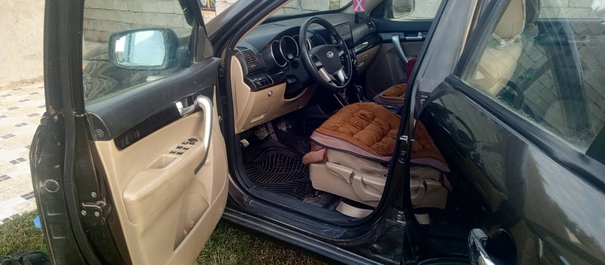 السلام عليكم 
سورنتو للبيع 2012وارد خليجي مصبوغه حزام تبريد 3قطع مكفوله من العيب الشرعي باقي التفاصيل بالسونار كفاله اصوليات وعيب شرعي محرك 6سلندر *********** واتساب السعر 135قابل للتفاوض
